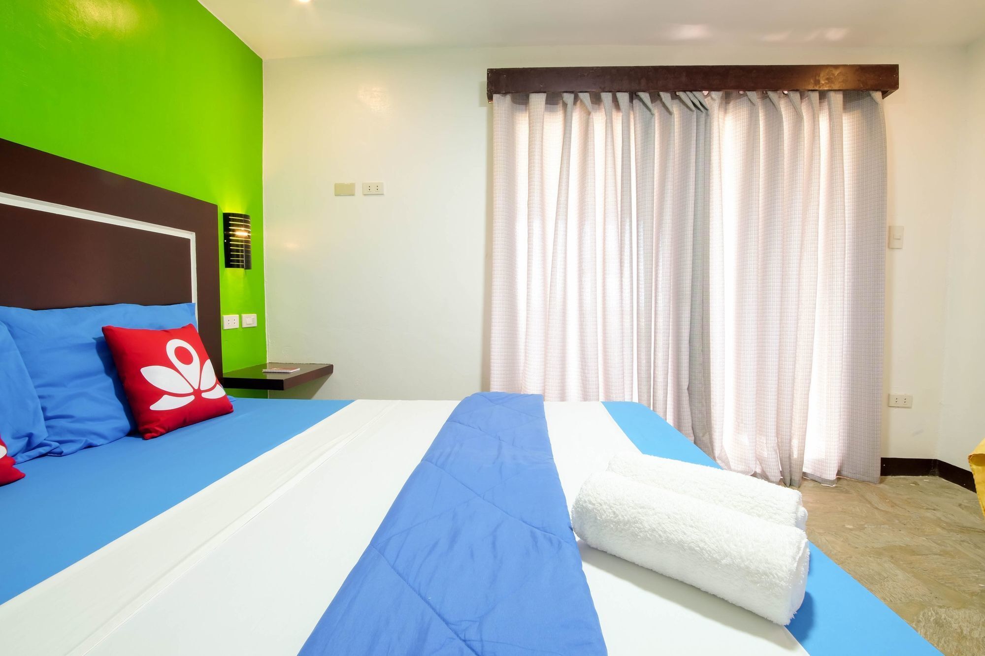 Zen Rooms Sabang Beachview Пуерто Галера Екстериор снимка