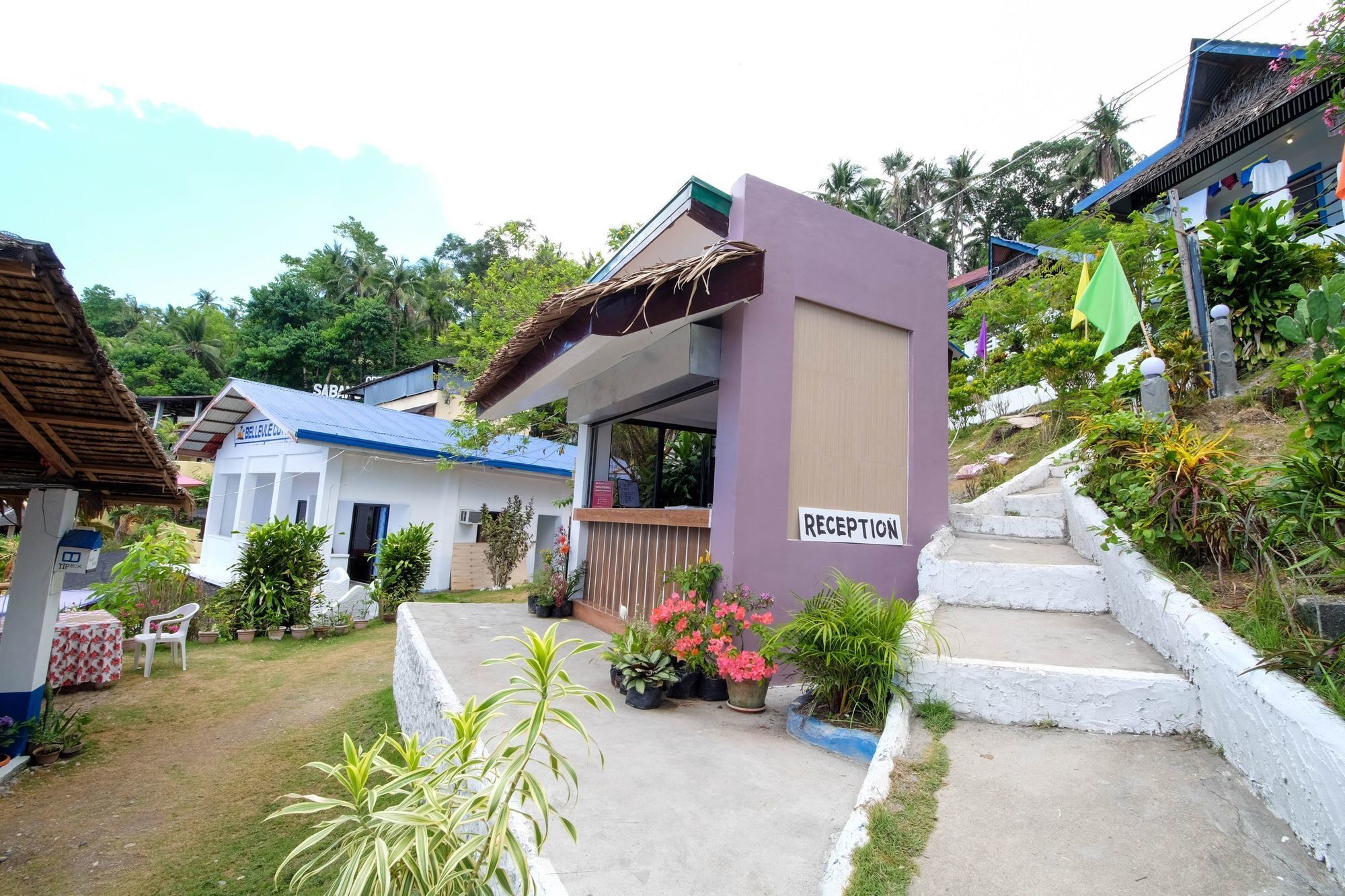 Zen Rooms Sabang Beachview Пуерто Галера Екстериор снимка