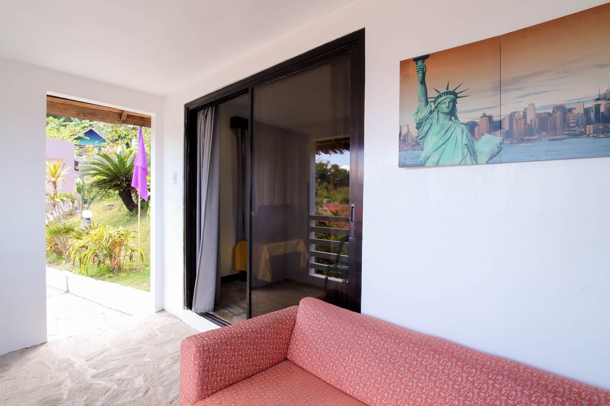Zen Rooms Sabang Beachview Пуерто Галера Екстериор снимка
